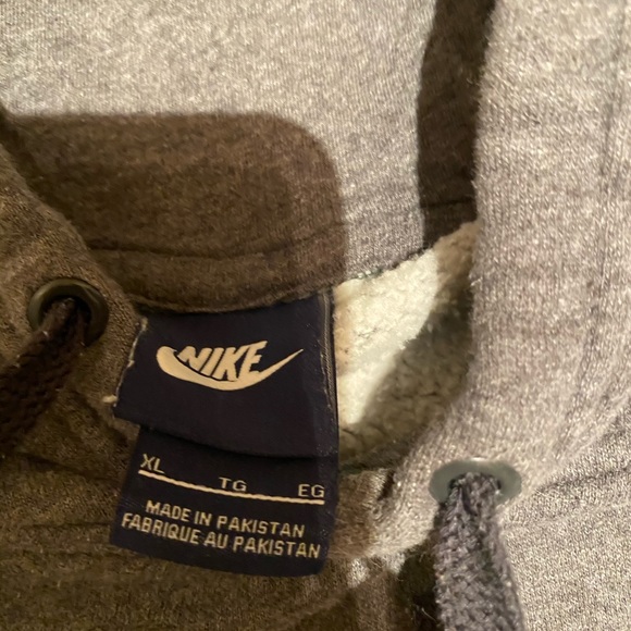Gray Nike sweatshirt - Picture 3 of 3